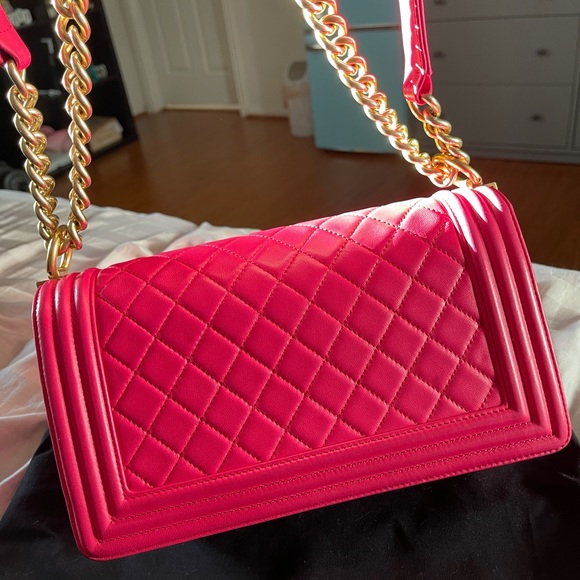 CHANEL Le Boy Old Medium Fuchsia - Picture 4 of 13